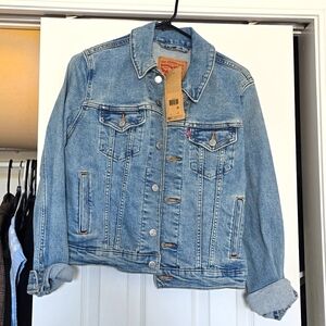 Levi's women's jean jacket NWT